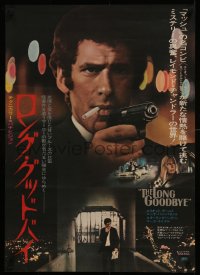 8d0047 LONG GOODBYE Japanese 1974 different c/u of Elliott Gould as Philip Marlowe with gun!