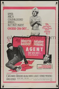 8f0496 AGENT 38-24-36 1sh 1965 Une ravissante idiote, Tony Perkins kisses sexy Brigitte Bardot!