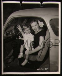 8g0025 JEANNE CRAIN 23 from 7.5x9.25 to 8x10 stills 1950s cool portraits of the star with family!