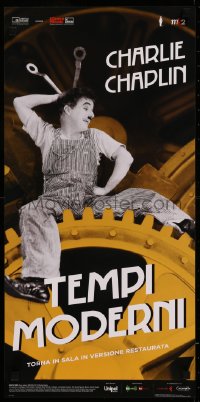 8j1180 MODERN TIMES Italian locandina R2014 best different image of Charlie Chaplin and many gears!