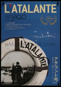8j0527 L'ATALANTE Japanese R2017 Jean Vigo classic, image of pretty Dita Parlo & Simon in life ring!