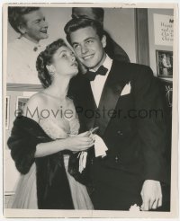 8k0109 DEBBIE REYNOLDS/ROBERT WAGNER 8.25x10 news photo 1950 premiere of The Magnificent Yankee!