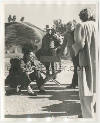 8k0127 DRAGON SEED deluxe candid 8x10 still 1944 Katharine Hepburn with co-workers between scenes!