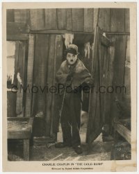 8k0175 GOLD RUSH 8x10.25 still 1925 great image of Charlie Chaplin entering the cabin, classic!
