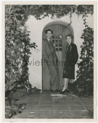 8k0226 JANET GAYNOR/ADRIAN 8x10.25 still 1940 husband & wife outfit their San Fernarndo Valley home!