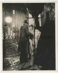 8k0299 MR. DEEDS GOES TO TOWN candid 8x10.25 still 1936 Cooper & Arthur filmed in rain by Lippman!