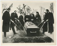 8k0342 PREMATURE BURIAL 8.25x10 still 1962 Ray Milland is alive inside the coffin they're burying!