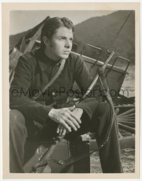 8k0352 RED BADGE OF COURAGE 8x10.25 still 1951 portrait of Audie Murphy with rifle in Civil War!