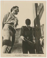 8k0358 REVENGE OF FRANKENSTEIN 8.25x10 still 1958 c/u of Peter Cushing & executioner by guillotine!