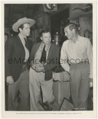 8k0434 TEXAS RANGERS candid 8.25x10 still 1936 Gary Cooper visits King Vidor & Fred MacMurray on set!