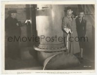 8k0443 THIS GUN FOR HIRE 7.75x10 still 1942 Alan Ladd & Veronica Lake hiding behind huge pipe!