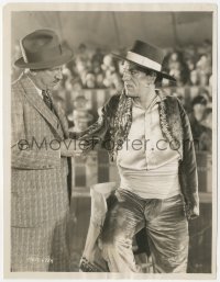 8k0472 UNKNOWN 7.75x10 still 1927 great close up of armless Lon Chaney Sr. and another man!