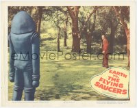 8k0552 EARTH VS. THE FLYING SAUCERS LC 1956 huge alien robot stares down man standing in park!