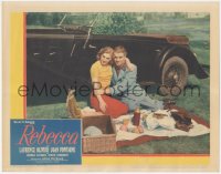 8k1147 REBECCA LC R1946 Laurence Olivier & Joan Fontaine having picnic by car, Alfred Hitchcock!