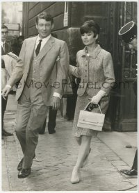 8m0253 HOW TO STEAL A MILLION English 8.5x12 news photo 1966 Audrey Hepburn & O'Toole by O'Neill!