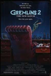 8p0904 GREMLINS 2 1sh 1990 great Winters artwork of Gremlin in executive chair!