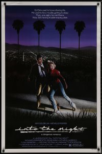 8p0961 INTO THE NIGHT 1sh 1985 cool image of Jeff Goldblum & Michelle Pfeiffer on the run!