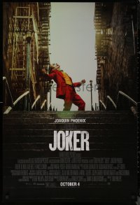 8p0980 JOKER advance DS 1sh 2019 close-up image of clown Joaquin Phoenix, put on a happy face!