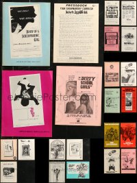 8s0057 LOT OF 31 UNCUT PRESSBOOKS 1960s-1970s advertising a variety of different movies!