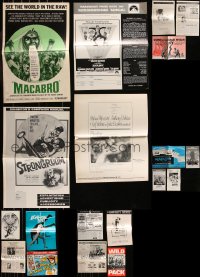 8s0080 LOT OF 19 UNCUT PRESSBOOKS 1960s-1970s advertising a variety of different movies!