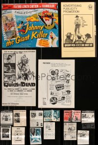 8s0062 LOT OF 28 UNCUT PRESSBOOKS 1950s-1970s advertising a variety of different movies!