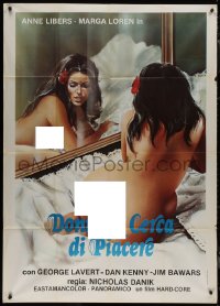 8t0460 DONNE IN CERCA DI PIACERE Italian 1p 1979 sexy art of naked woman laying by mirror!