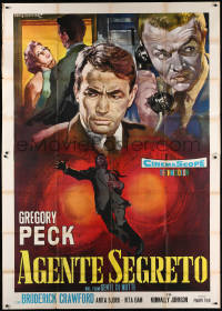 8t0378 NIGHT PEOPLE Italian 2p R1960s different Rodolfo Gasparri montage art of Gregory Peck!