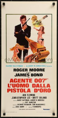 8x0917 MAN WITH THE GOLDEN GUN Italian locandina R1970s Sciotti art of Moore as James Bond & sexy girls!