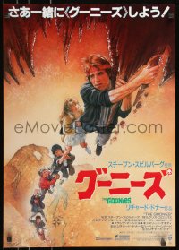 8x0037 GOONIES style B Japanese 1985 cool Drew Struzan art of top cast hanging from stalactite!
