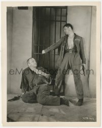 8z0094 BIG HOUSE 8.25x10.25 still 1930 convicts Chester Morris & Wallace Beery escaping with guns!