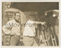 8z0217 EAGLE candid 8x10.25 still 1925 Rudolph Valentino & director behind camera by Nealson Smith!