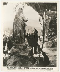 8z0336 JUAREZ 8.25x10 still 1939 Empress Bette Davis praying before the Shrine of the Virgin!