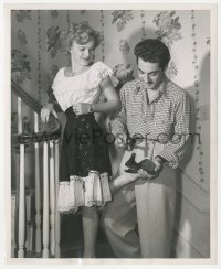 8z0339 JUNE HAVER 8.25x10 still 1947 admiring helpful husband Jimmy Zito fixing her broken heel!