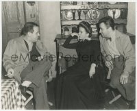 8z0346 LADIES IN RETIREMENT candid 7.75x9.5 still 1941 Charles Laughton visits Ida Lupino & director!