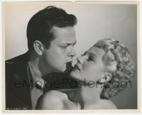 8z0351 LADY FROM SHANGHAI 8.25x10 still 1947 great c/u of sexy Rita Hayworth & victim Orson Welles!