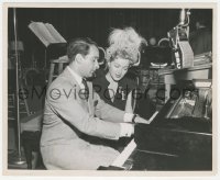 8z0354 LANA TURNER/VICTOR BORGE 8.25x10 radio publicity still 1947 performing a song on NBC!