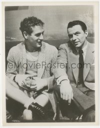 8z0534 SOMEBODY UP THERE LIKES ME candid 8x10.25 still 1956 Frank Sinatra visits Paul Newman on set!