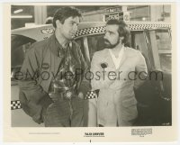 8z0558 TAXI DRIVER candid 8x10 still 1976 Robert De Niro talks to Martin Scorsese by cab on set!
