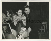 8z0580 TOPPER candid 8.25x10 still 1937 great c/u of Patsy Kelly visiting Cary Grant on the set!