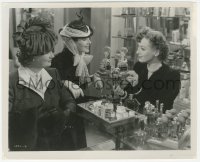 8z0620 WOMEN 8.25x10 still 1939 great c/u of Joan Crawford & Rosalind Russell in perfume shop!