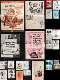 9a0512 LOT OF 29 UNCUT PRESSBOOKS 1950s-1970s advertising for a variety of different movies!