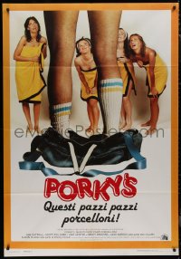 9b1111 PORKY'S Italian 1p 1982 Bob Clark, different image of girls laughing at man with pants down!