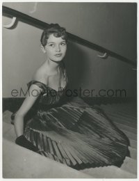 9d0004 BRIGITTE BARDOT French 7.25x9.5 news photo 1960s sitting on stairs a decade earlier by Cohen!