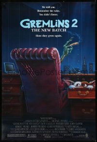 9f0859 GREMLINS 2 1sh 1990 great Winters artwork of Gremlin in executive chair!