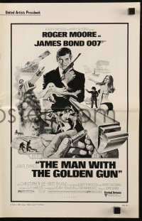 9g0890 MAN WITH THE GOLDEN GUN pressbook 1974 art of Roger Moore as James Bond by Robert McGinnis!