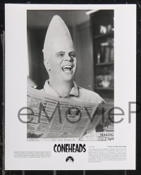 9g0435 CONEHEADS presskit w/ 8 stills 1994 classic SNL alien skit, Dan Aykroyd & Jane Curtin!