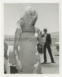 9j1226 BRIGITTE BARDOT 7.25x9 news photo 1976 sexy French star at the Las Vegas Convention Center!