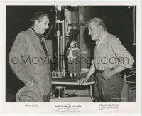 9j1267 DARBY O'GILL & THE LITTLE PEOPLE candid 8x10 still 1959 Walt Disney in FX image w/leprechaun!