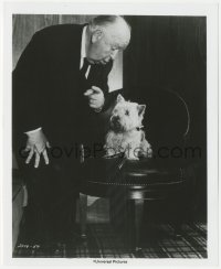 9j1293 FAMILY PLOT candid 8.25x10 still 1976 Alfred Hitchcock & his West Highland Terrier dog Sarah!