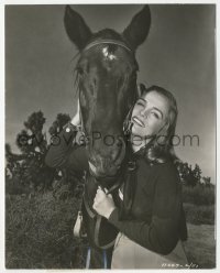 9j1382 LIZABETH SCOTT 7.25x9.25 still 1947 with the horse she made friends with during Desert Fury!